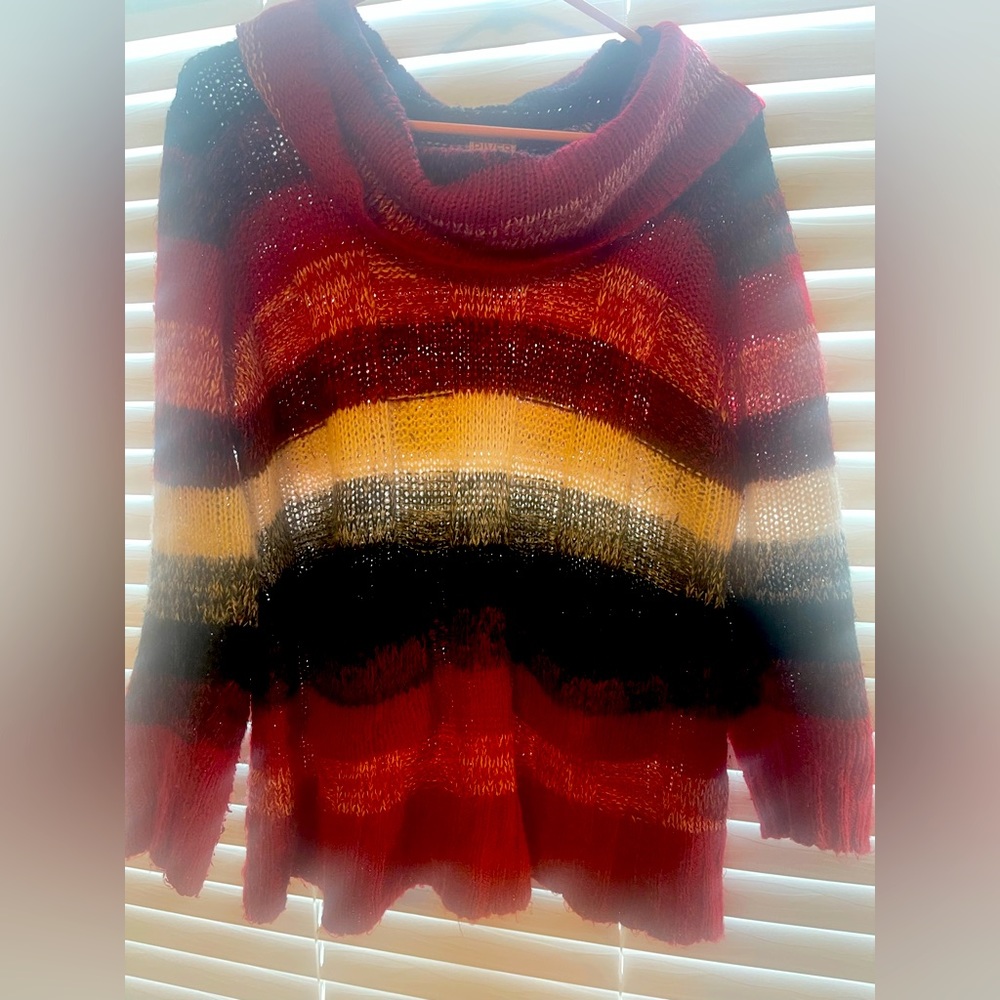 Canyon River Blues sweater. Very comfortable. Knitted. Had front pockets.